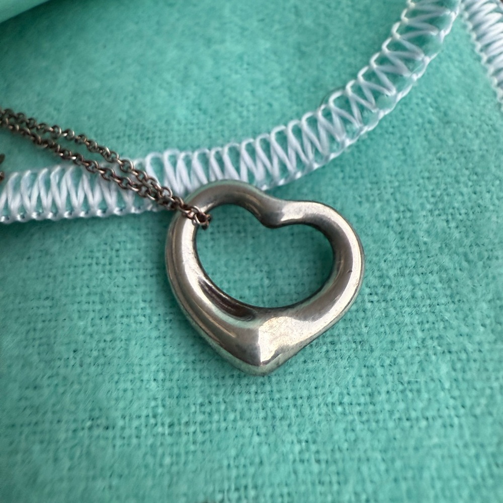 Tiffany & Co. Silver Heart Necklace with original dusty bag and box - Picture 5 of 5